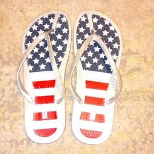 🆕 American flag design (SIZE: 9) FLIP FLOPS/SANDALS BY: "WAVE ZONE" @*SEE PICS*